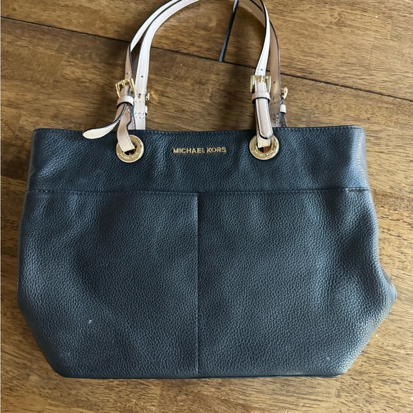Michael Kors Handbags - Michael Kors shoulder handbag